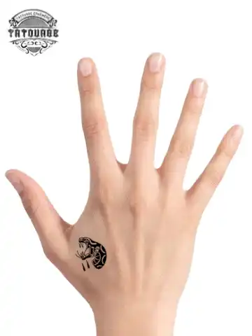 Tatouage éphémère main discret