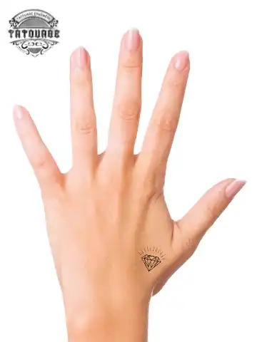 Tatouage éphémère main femme discret