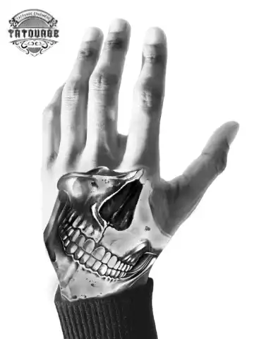 Tatouage éphémère main tête de mort