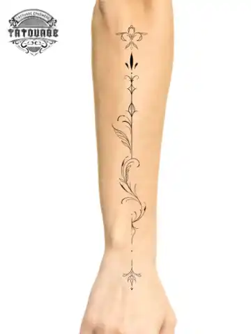 Tatouage éphémère avant bras femme fin