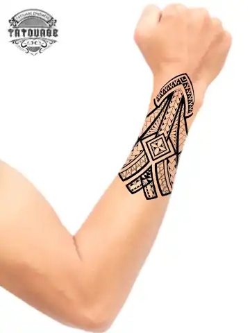 Tatouage éphémère avant bras homme maori