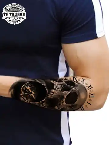 Tatouage éphémère bras homme boussole