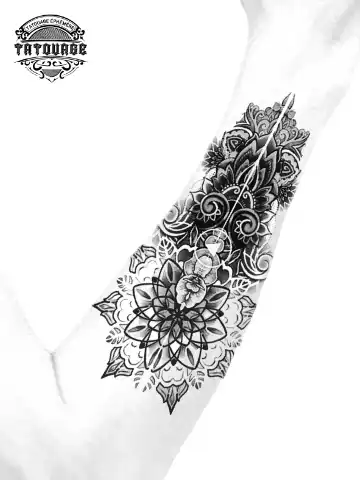 Tatouage éphémère bras mandala homme