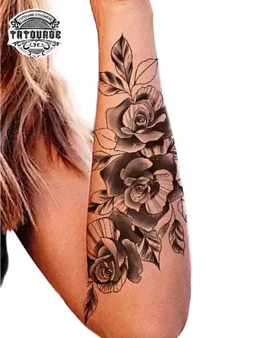 Tatouage éphémère bras rose