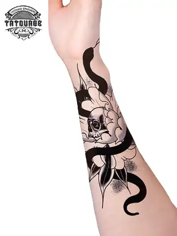 Tatouage éphémère bras serpent femme