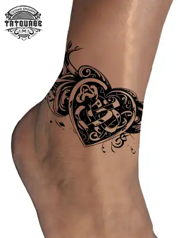 Tatouage éphémère cheville coeur