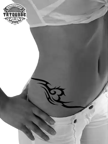 Tatouage éphémère coeur hanche