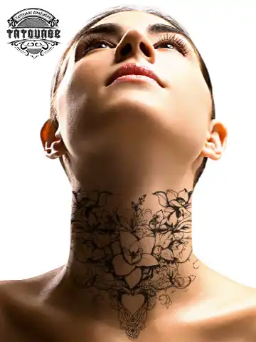 Tatouage éphémère cou femme fleur