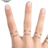 tatouage ephemere doigt chat photo Tatouage éphémère doigt chat