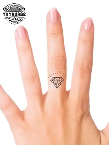 Tatouage éphémère doigt diamant