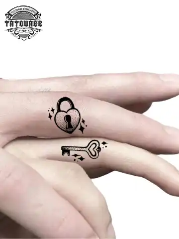 tatouage ephemere doigt en commun photo Tatouage éphémère doigt en commun