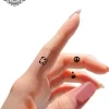 tatouage ephemere doigt femme discret photo Tatouage éphémère doigt femme discret