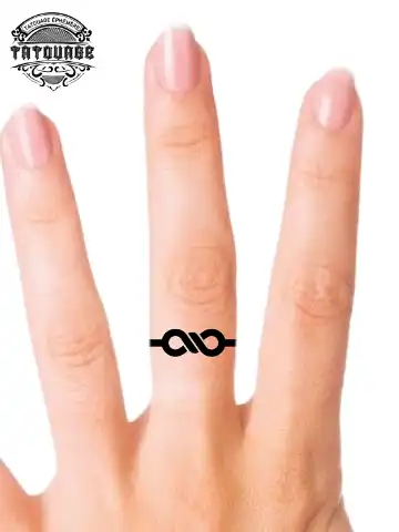 tatouage ephemere doigt femme infini photo Tatouage éphémère doigt femme infini