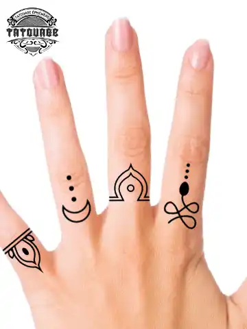 Tatouage éphémère doigt femme