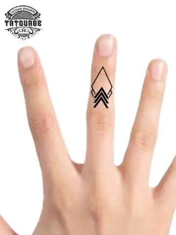 tatouage ephemere doigt geometrique photo Tatouage éphémère doigt géométrique