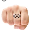 tatouage ephemere doigt homme bague photo Tatouage éphémère doigt homme bague