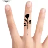tatouage ephemere doigt rose photo Tatouage éphémère doigt rose