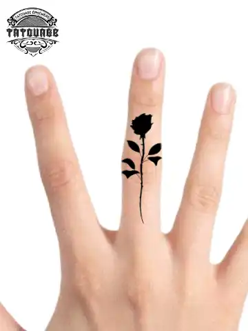 tatouage ephemere doigt rose photo Tatouage éphémère doigt rose