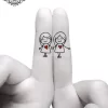 tatouage ephemere doigt soeur photo Tatouage éphémère doigt sœur