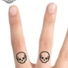 tatouage ephemere doigt tete de mort photo Tatouage éphémère doigt tête de mort