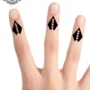 tatouage ephemere doigt triangle photo Tatouage éphémère doigt triangle