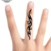 Tatouage éphémère doigt tribal