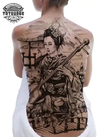 Tatouage éphémère dos femme