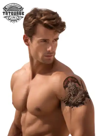tatouage ephemere epaule gladiateur photo Tatouage éphémère épaule gladiateur