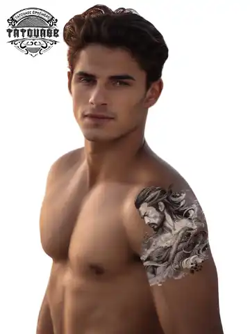 Tatouage éphémère épaule homme
