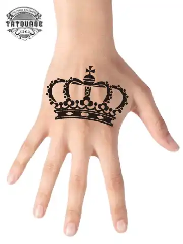 tatouage ephemere main couronne photo Tatouage éphémère main couronne