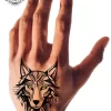 tatouage ephemere main loup photo Tatouage éphémère main loup