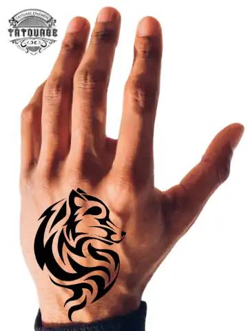 tatouage ephemere main tete de loup photo Tatouage éphémère main tête de loup