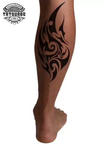 Tatouage éphémère mollet homme tribal