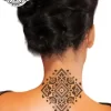 tatouage ephemere nuque geometrique photo Tatouage éphémère nuque géométrique