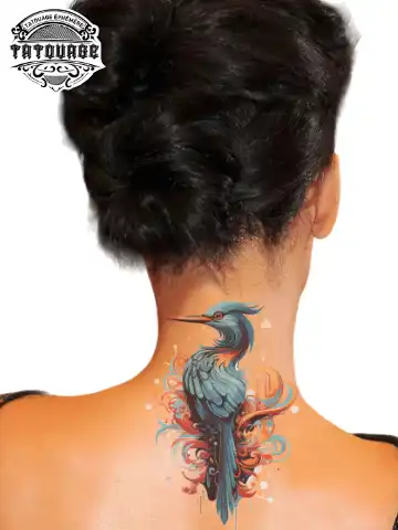 Tatouage éphémère nuque hirondelle