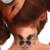tatouage ephemere nuque papillon femme photo Tatouage éphémère nuque papillon femme