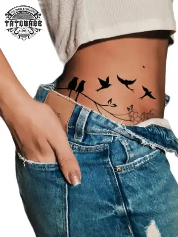 Tatouage éphémère oiseau hanche