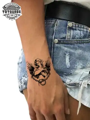 tatouage ephemere poignet ange photo Tatouage éphémère poignet ange
