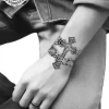 Tatouage éphémère poignet croix