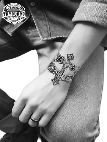 Tatouage éphémère poignet croix