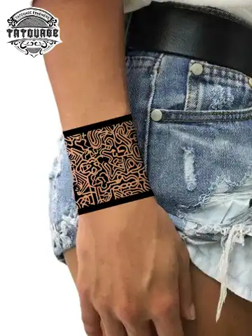 tatouage ephemere poignet geometrique photo Tatouage éphémère poignet géométrique