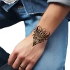 Tatouage éphémère poignet homme tribal