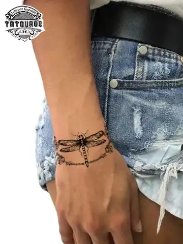 tatouage ephemere poignet libellule photo Tatouage éphémère poignet libellule