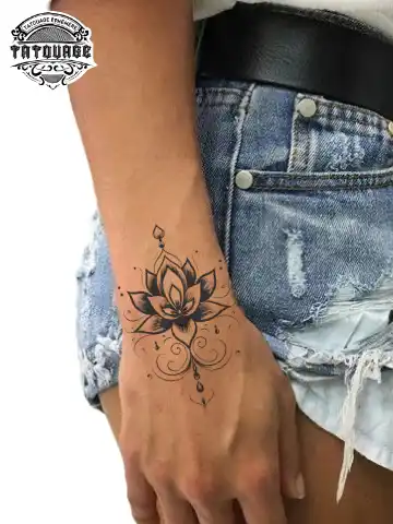 tatouage ephemere poignet lotus photo Tatouage éphémère poignet lotus