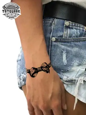 tatouage ephemere poignet noeud photo Tatouage éphémère poignet noeud