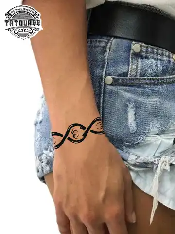 tatouage ephemere poignet signe infini photo Tatouage éphémère poignet signe infini