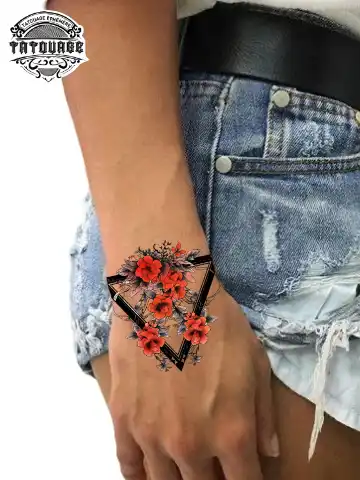 tatouage ephemere poignet triangle photo Tatouage éphémère poignet triangle