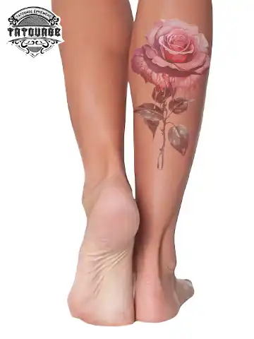 Tatouage éphémère rose mollet