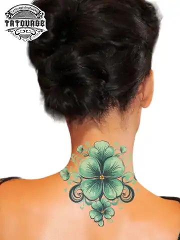 Tatouage éphémère trèfle nuque