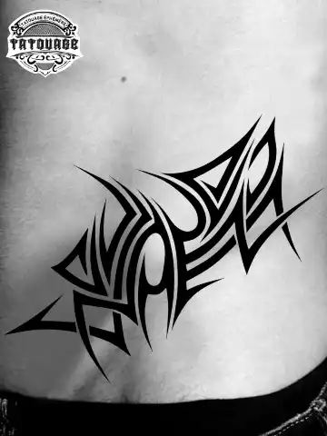 Tatouage éphémère tribal hanche homme